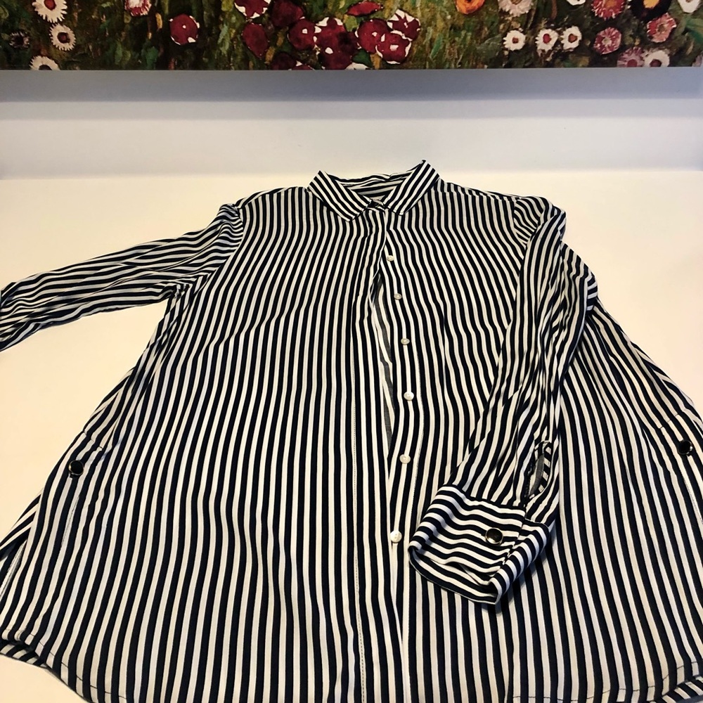 Shirt tunic white with navy stripes.